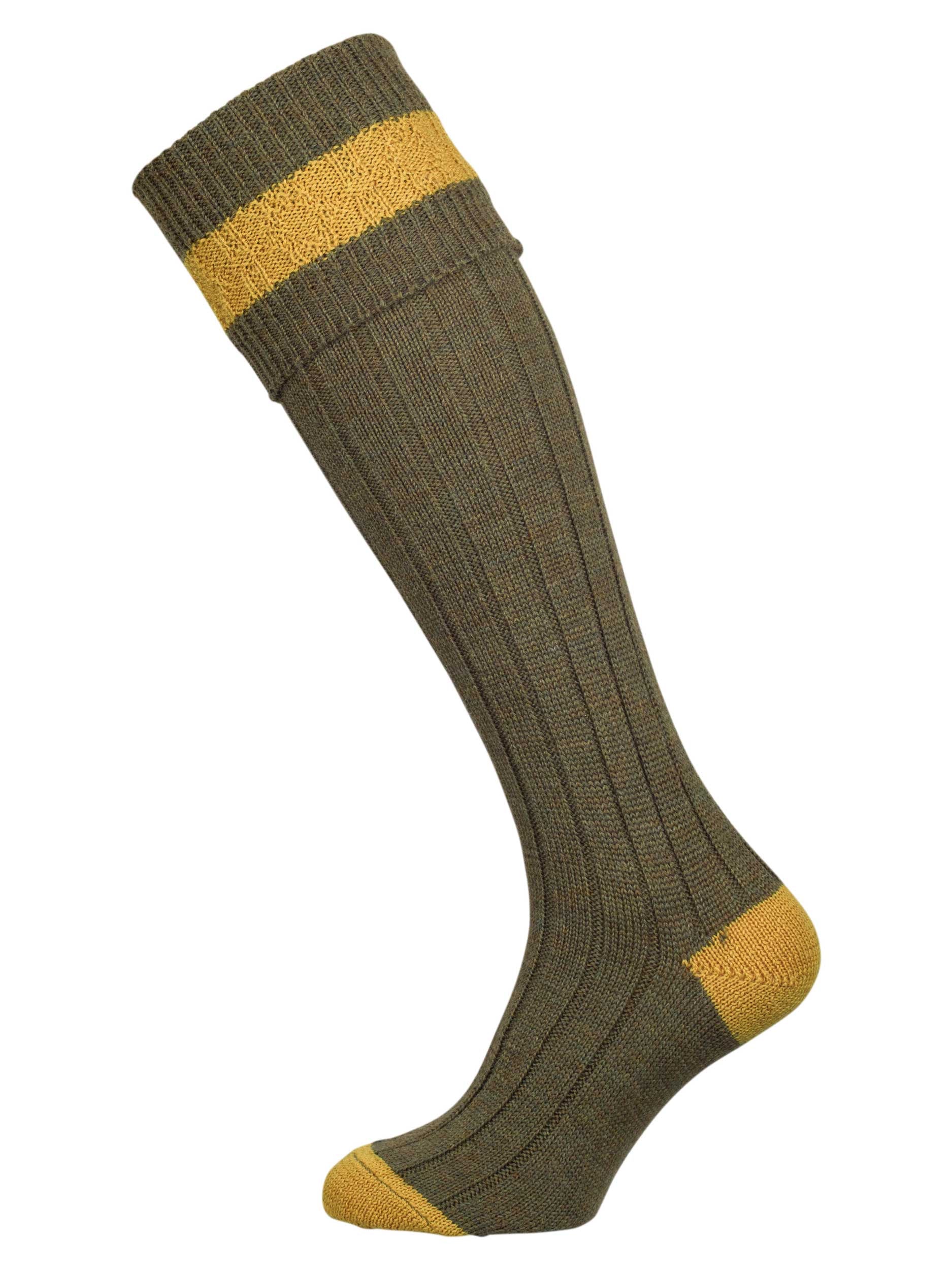 Green long knitted shooting socks with pollen gold pattern in the turnover top