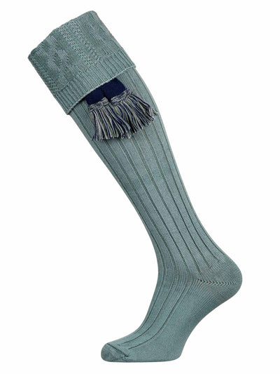 A plain cotton shooting sock with knitted cable detail in lovat green, and an optional navy blue garter tie